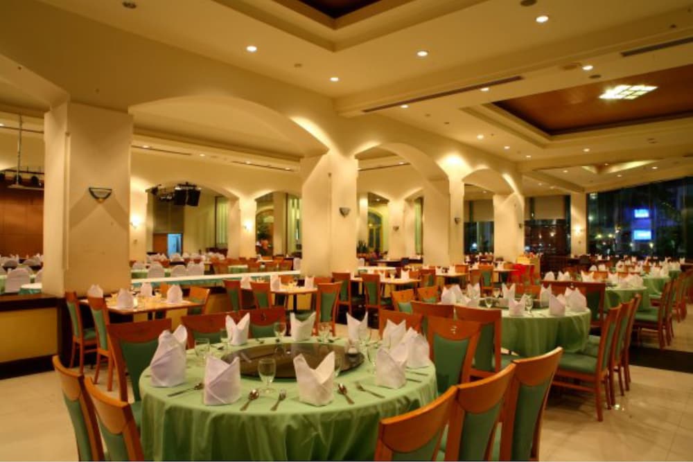 Фото Thumrin Thana Hotel