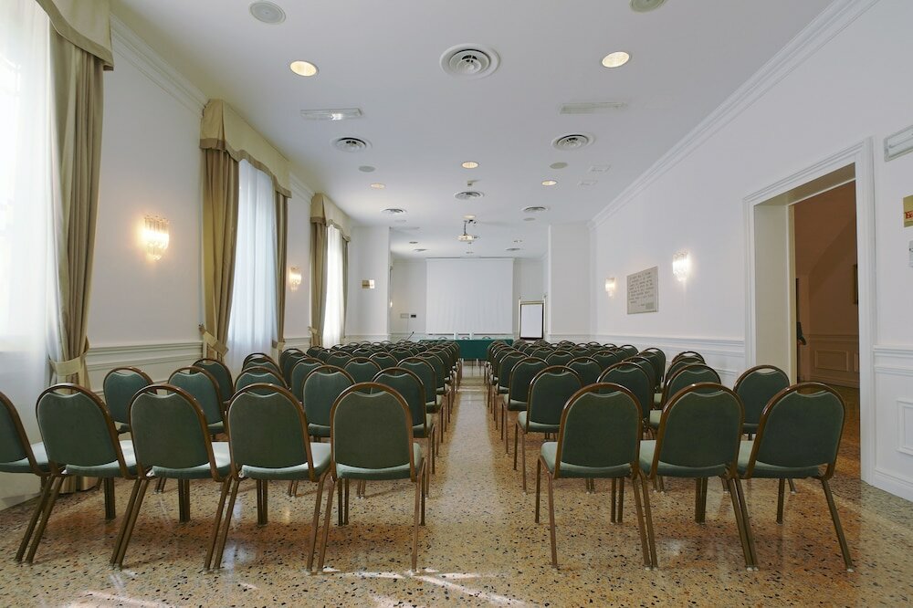 Фото Rechigi Park Hotel