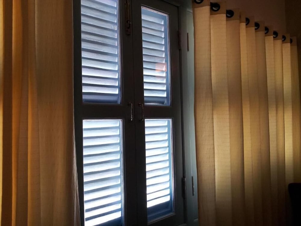 Фото The Columns Hotel