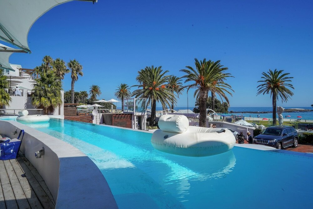 Фото The Bay Hotel