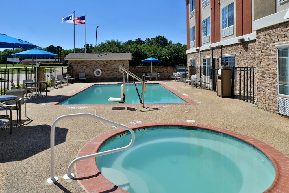 Фото Holiday Inn Express & Suites Carthage