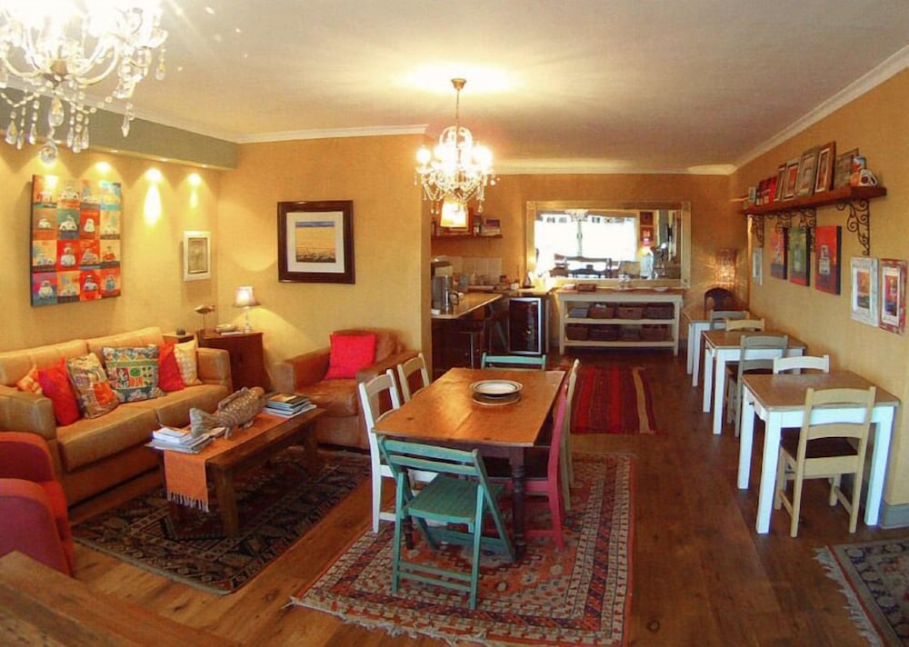 Фото Dolphin Inn Guesthouse