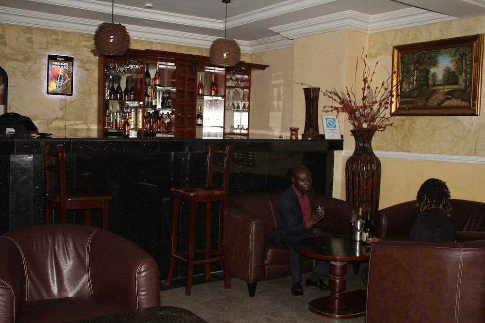 Фото Bestway Luxury Suites