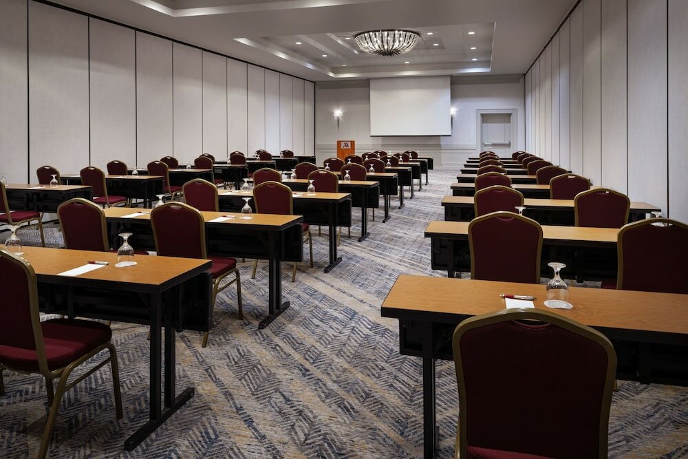 Фото Bakersfield Marriott at the Convention Center