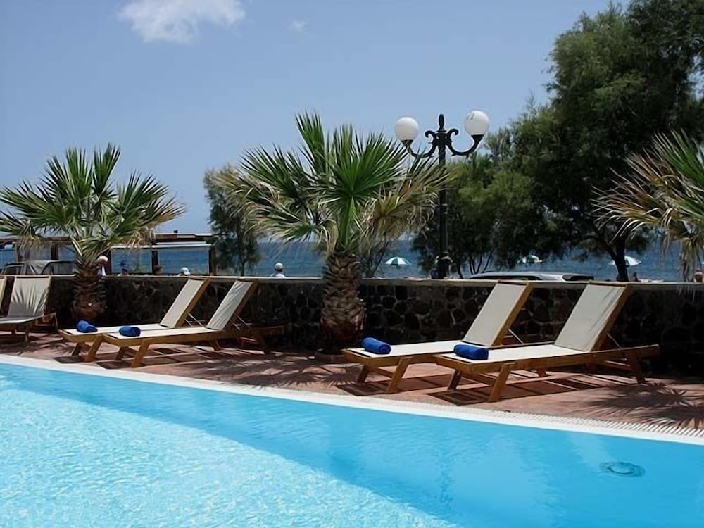 Фото The Boathouse Hotel