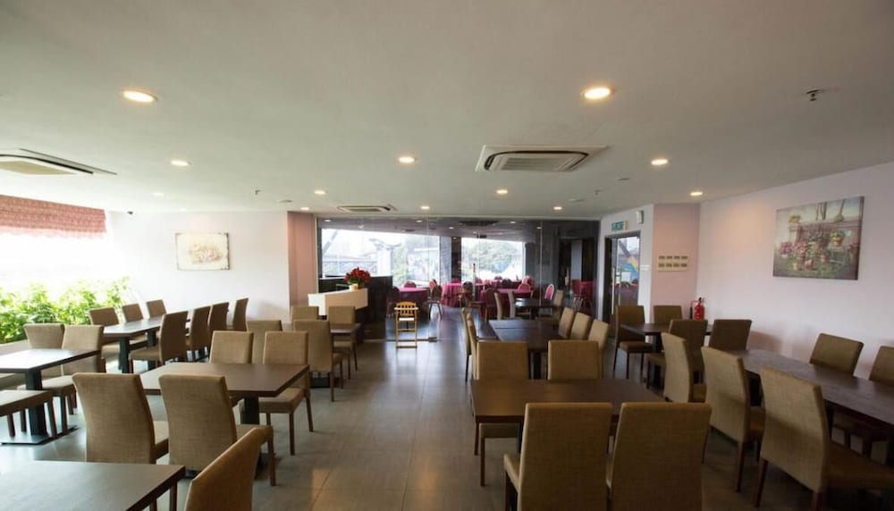 Фото Metro Hotel