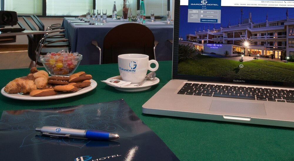 Фото Garden Hotel