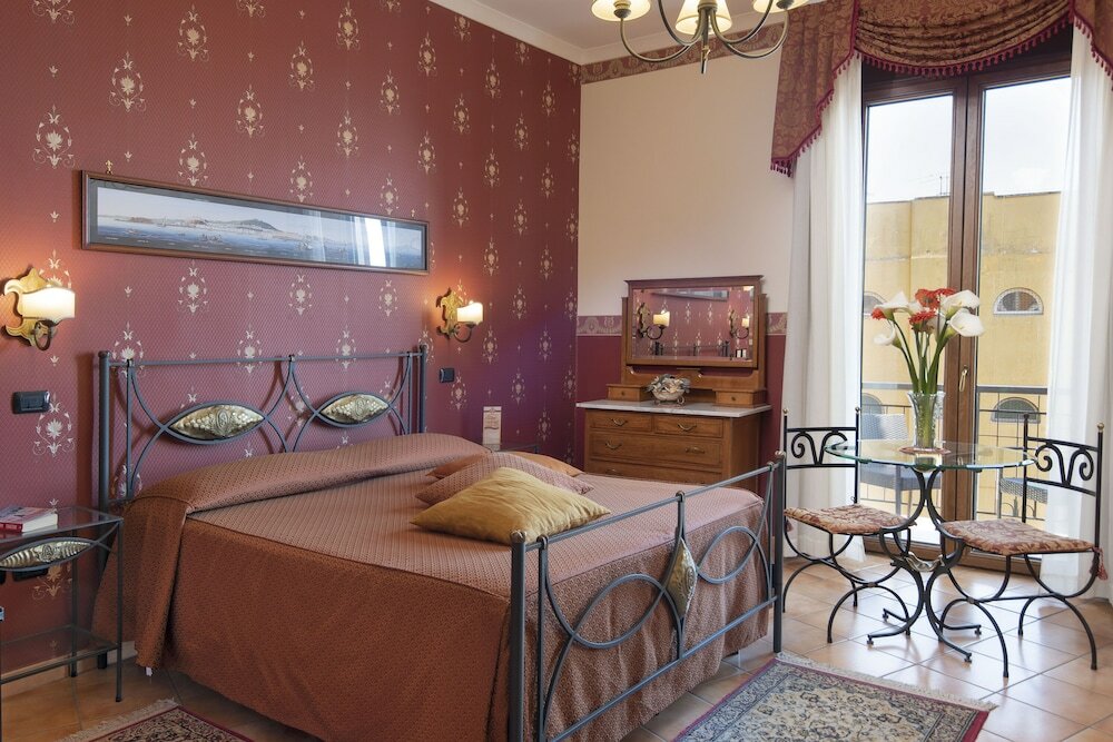 Фото Pinto Storey Hotel