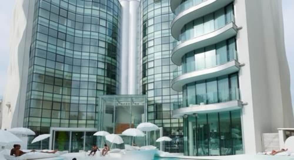 Фото I-Suite Hotel