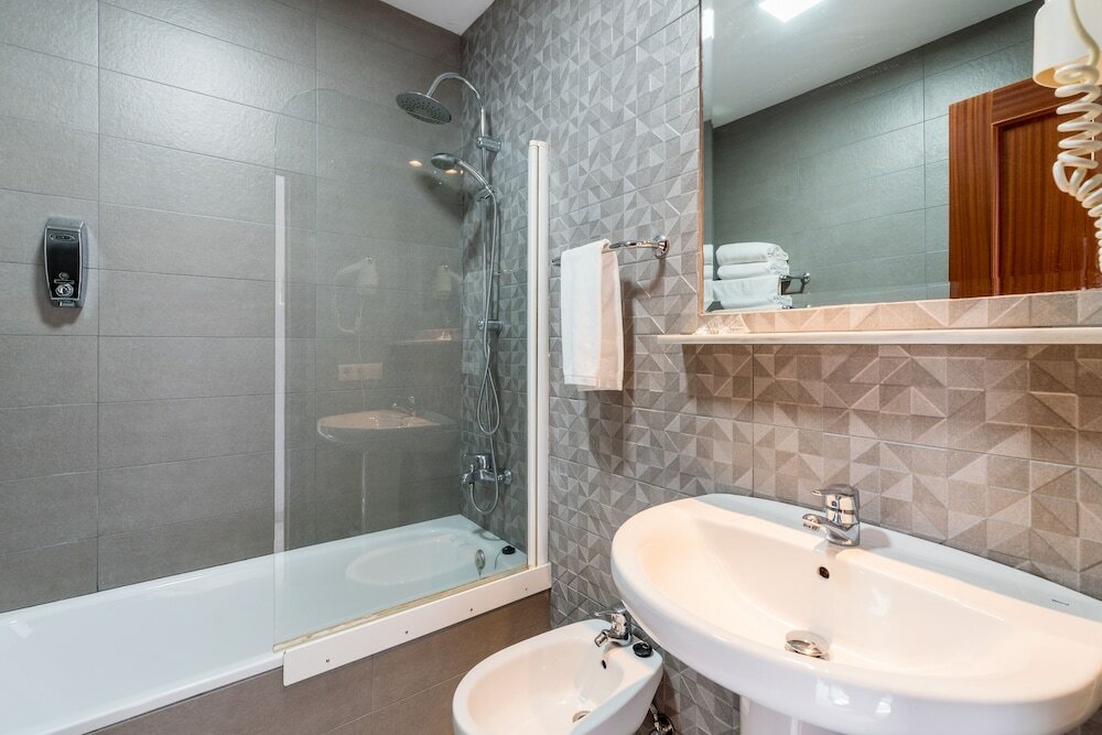 Фото Cool Sevilla Hotel