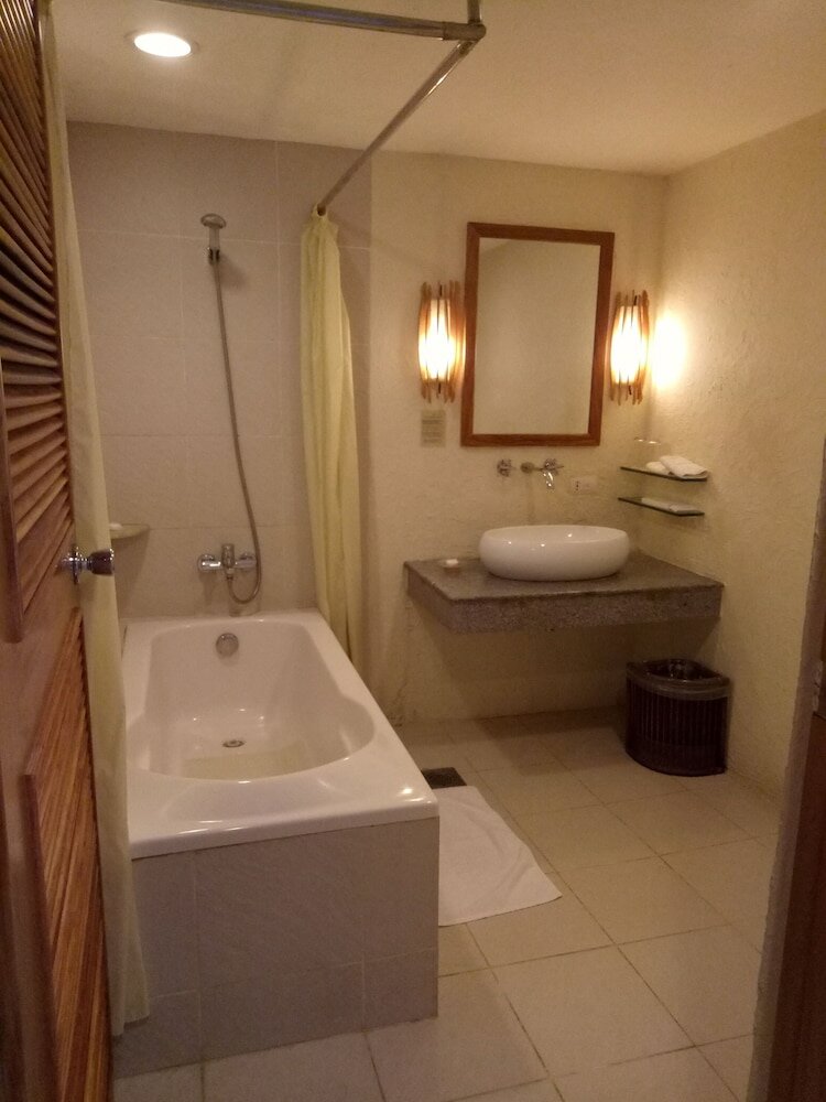 Фото Bluewater Maribago Beach Resort