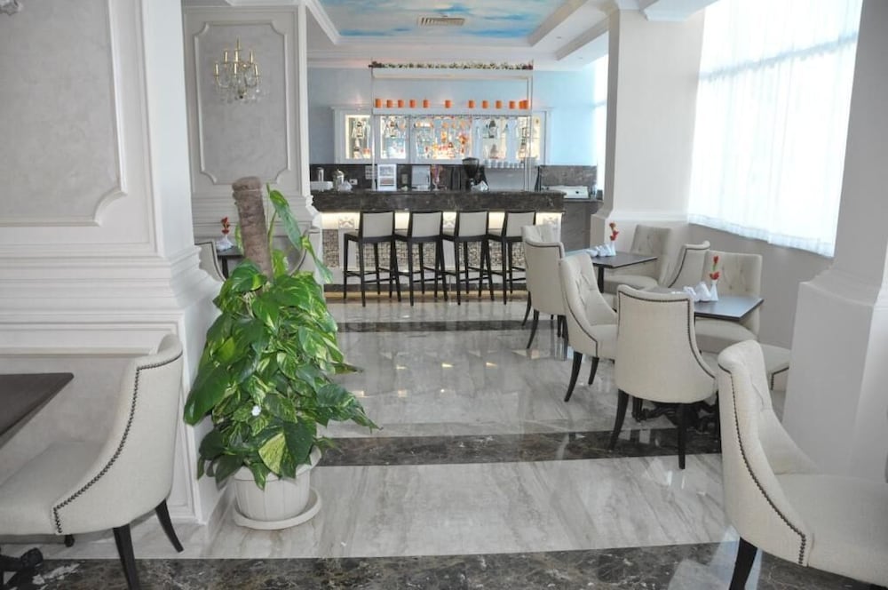 Фото The Guard Hotel