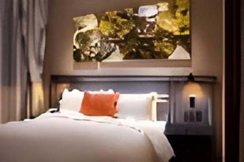 Фото Yitel Premium Shanghai Lujiazui Yuanshen Road Subway Station