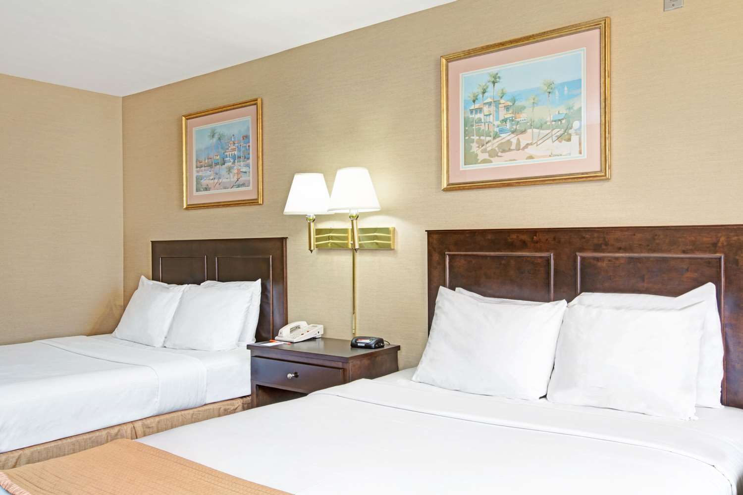 Фото Howard Johnson by Wyndham Torrance