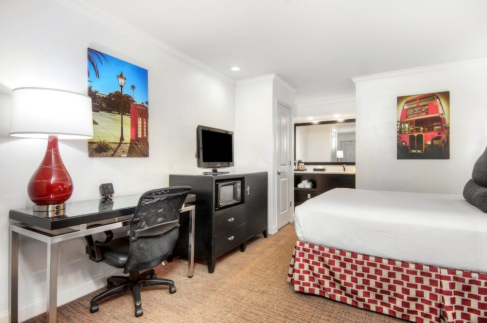 Фото Aggie Inn, Ascend Hotel Collection