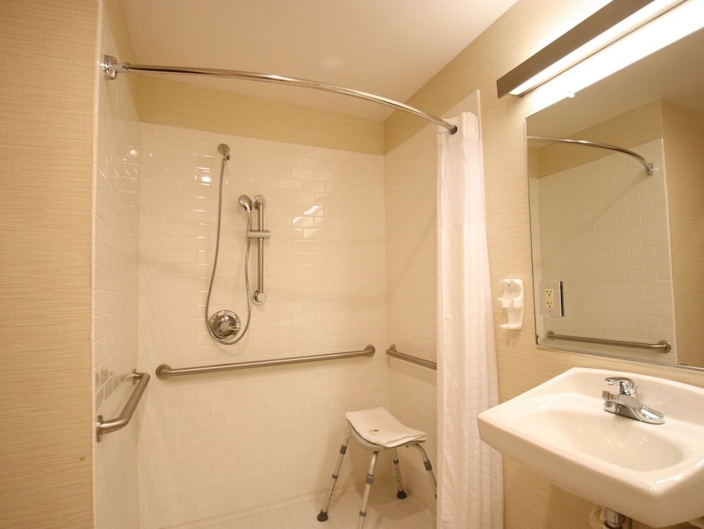 Фото Comfort Inn & Suites North Dallas - Addison