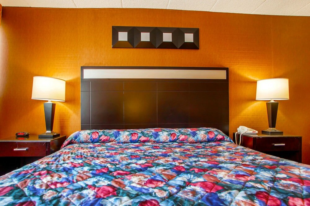 Фото Rodeway Inn Meadowlands