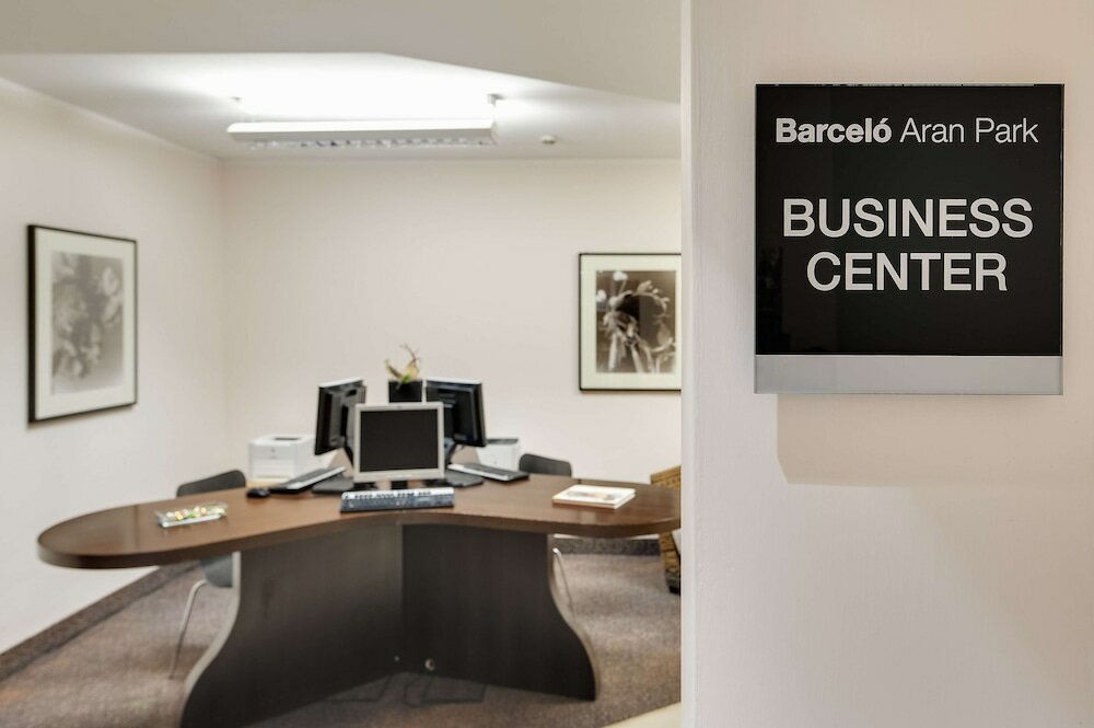 Фото Occidental Aran Park