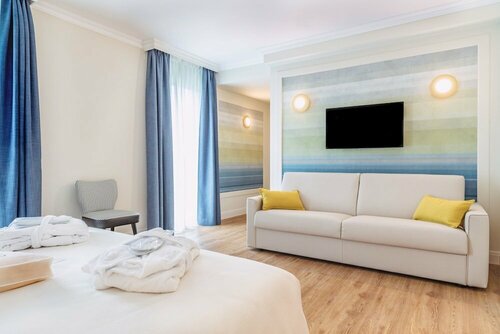 Внешний вид отеля Sky Pool Hotel Sole Garda в Гарде, фото 3