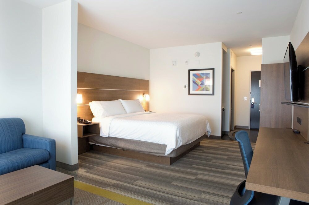 Фото Holiday Inn Express & Suites Edmonton Sw - Windermere, an Ihg Hotel