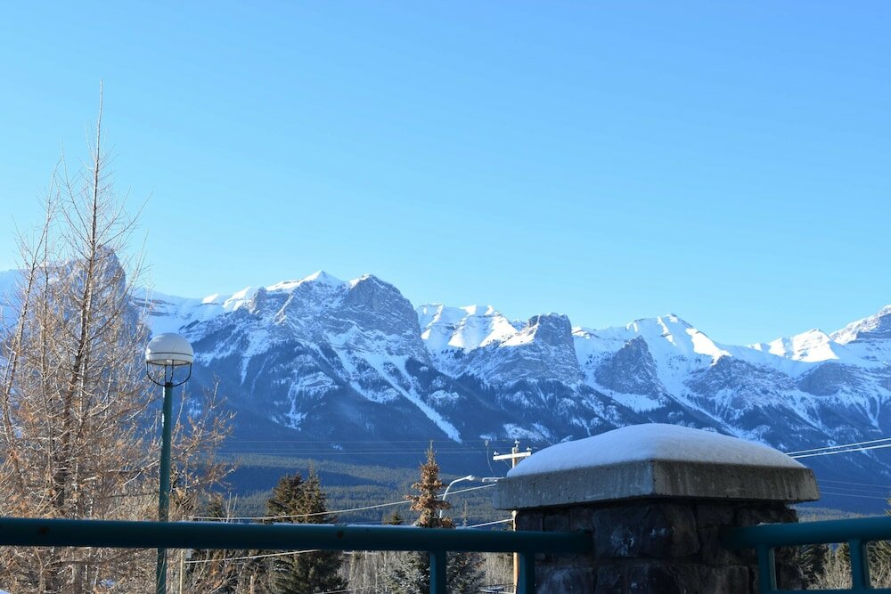 Фото Pocaterra Inn and Waterslide