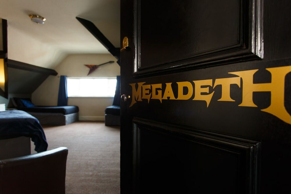 Фото The Saddle Inn