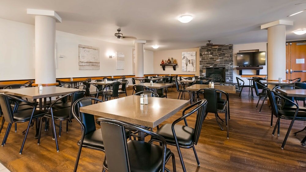 Фото Pocaterra Inn and Waterslide