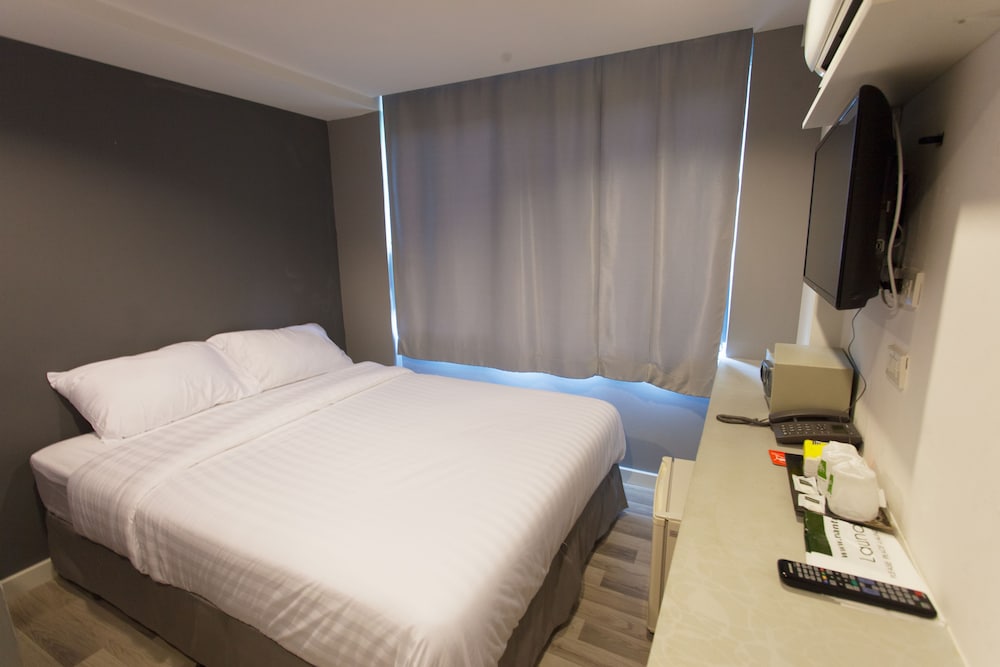 Фото Nantra Ploenchit Hotel