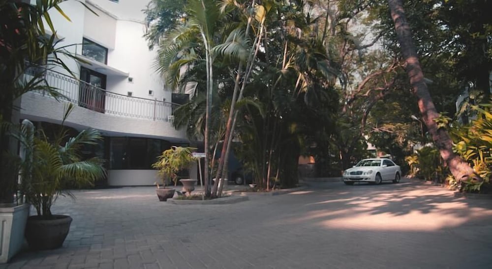 Фото Hanu Reddy Residences Poes Garden