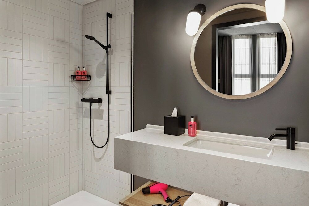 Фото Moxy Bern Expo