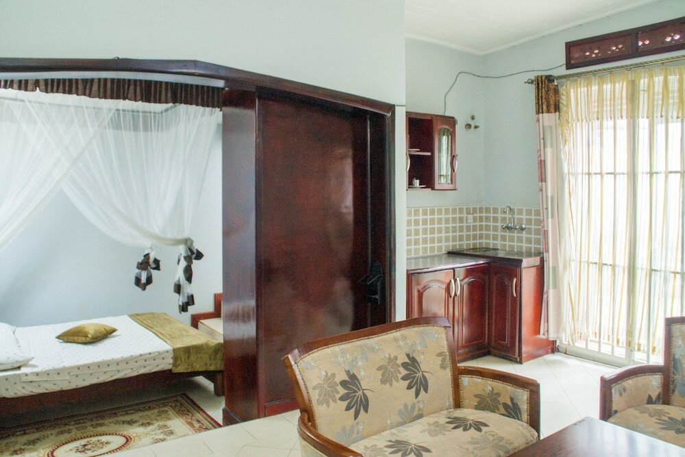 Фото Oxford Royal Hotel