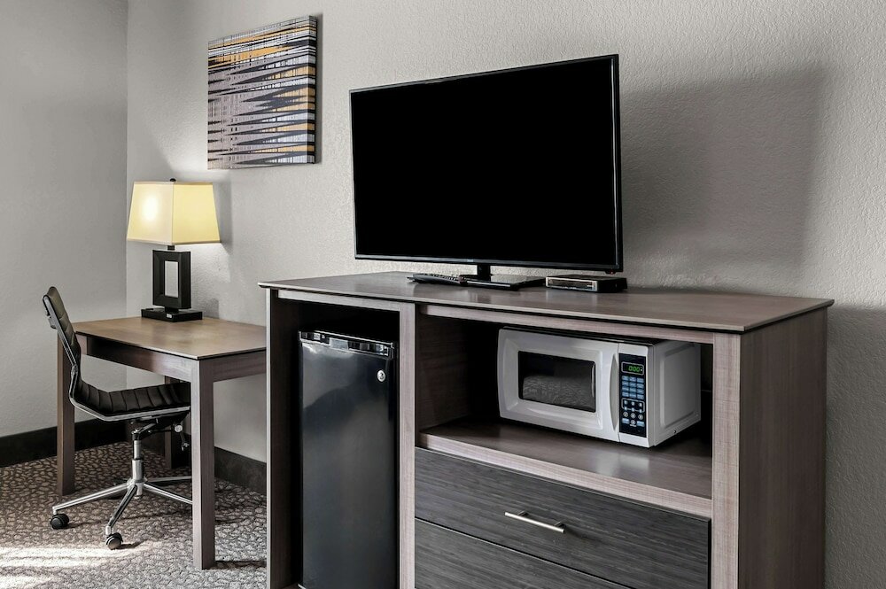 Фото Best Western Sherwood Inn & Suites