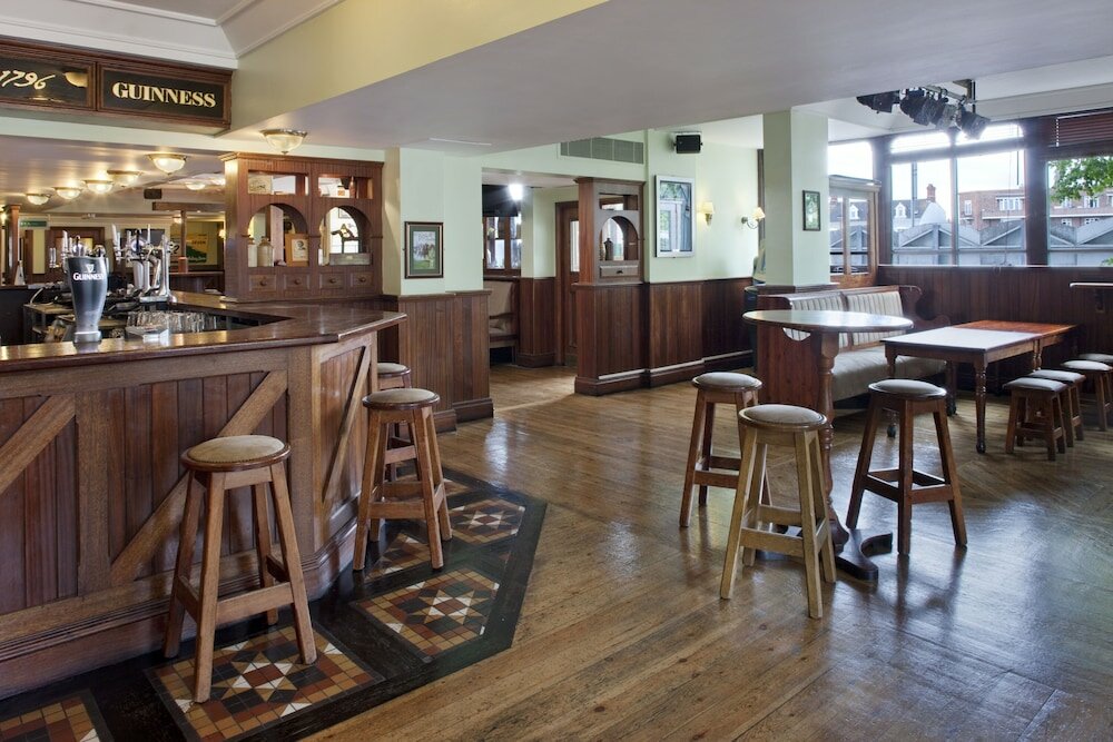 Фото Holiday Inn Cardiff City Centre