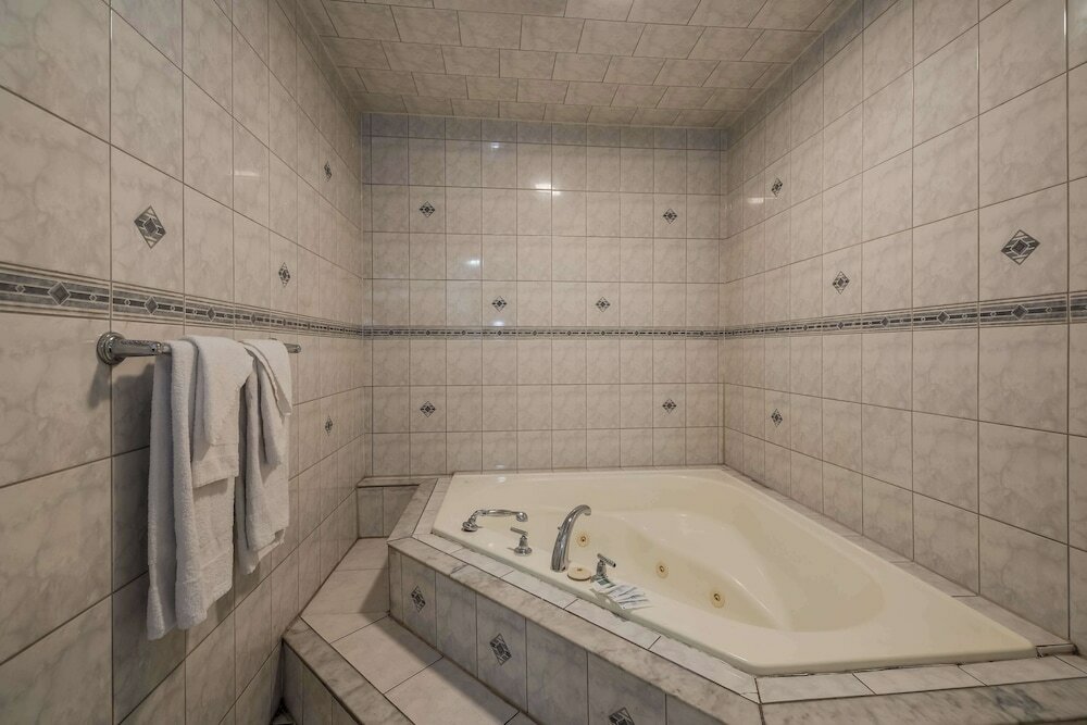 Фото Knights Inn Burlington, On