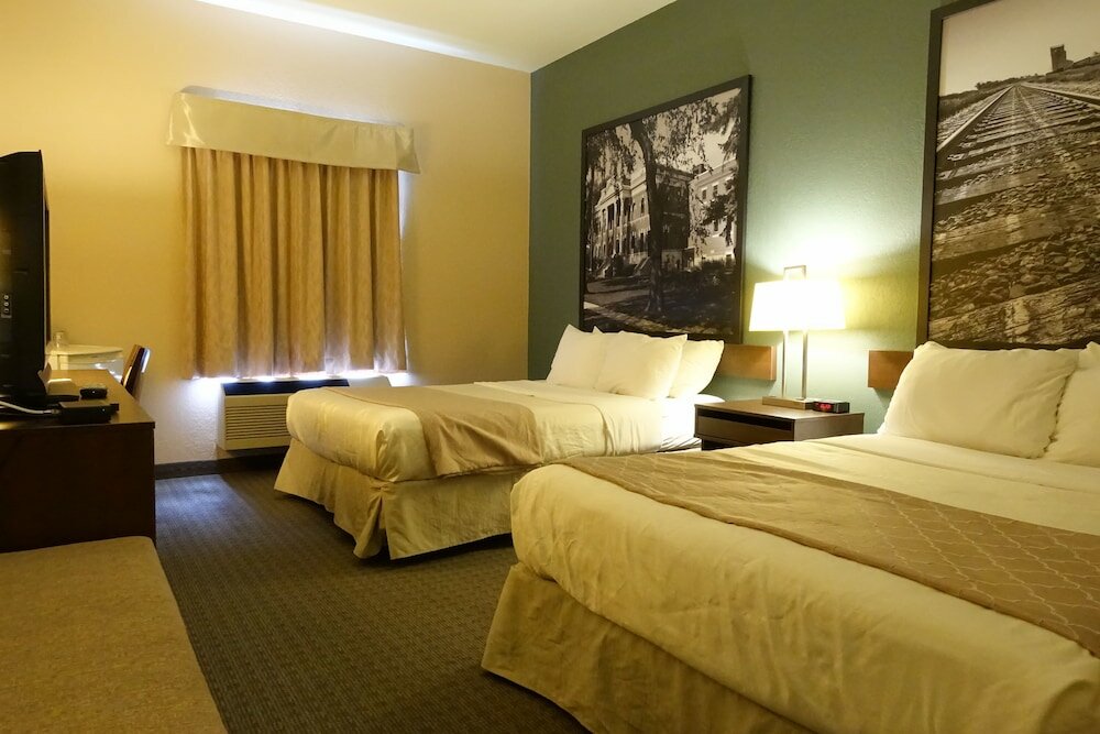 Фото Super 8 by Wyndham Dauphin