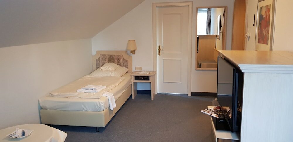 Фото Akzent Hotel Gut Hoeing