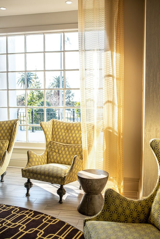 Фото White House Hotel