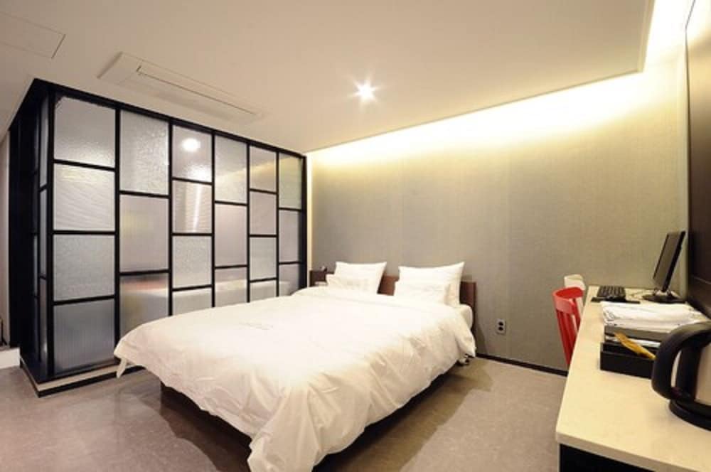 Фото Queens Hotel Seomyeon Busan