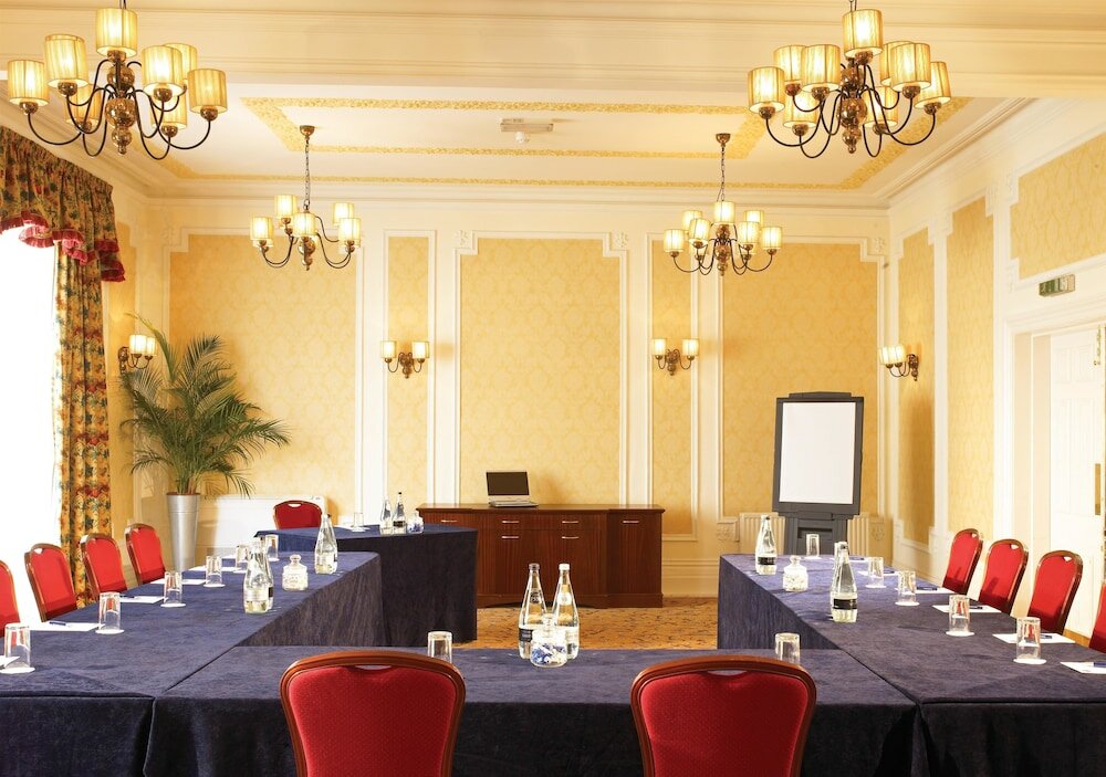 Фото The Old Ship Hotel