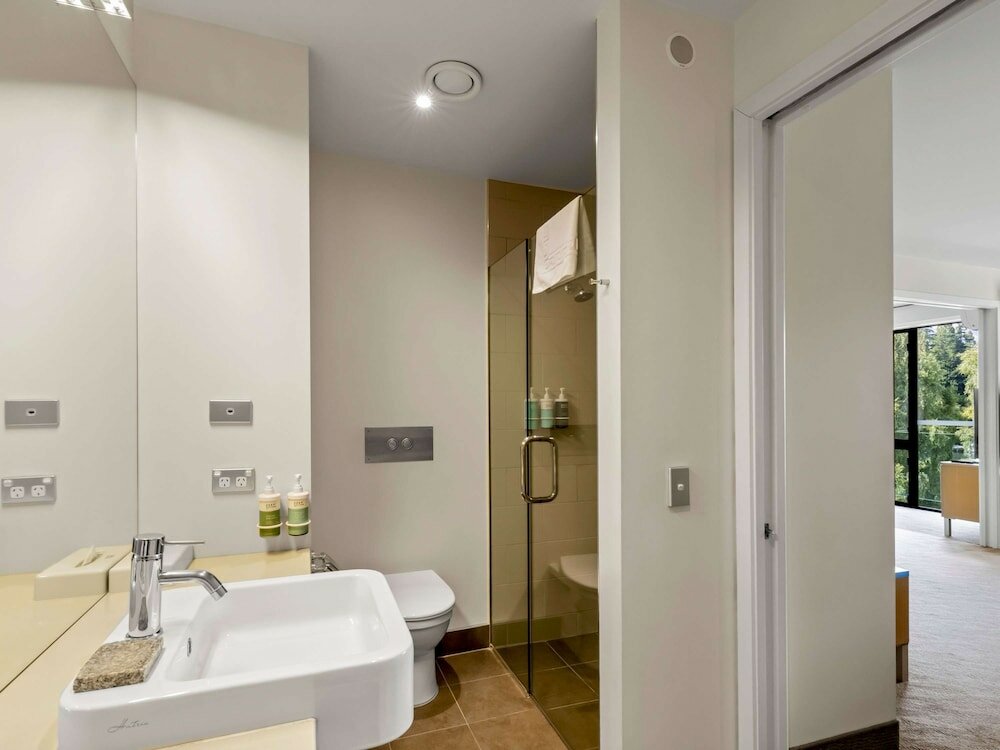 Фото Novotel Queenstown Lakeside