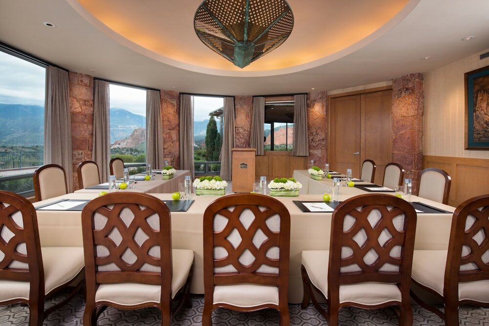 Фото Garden of the Gods Resort and Club