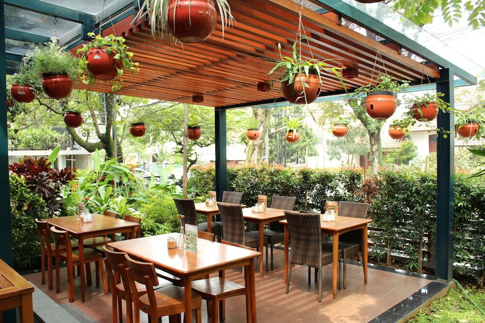 Фото Ivory Hotel Bandung