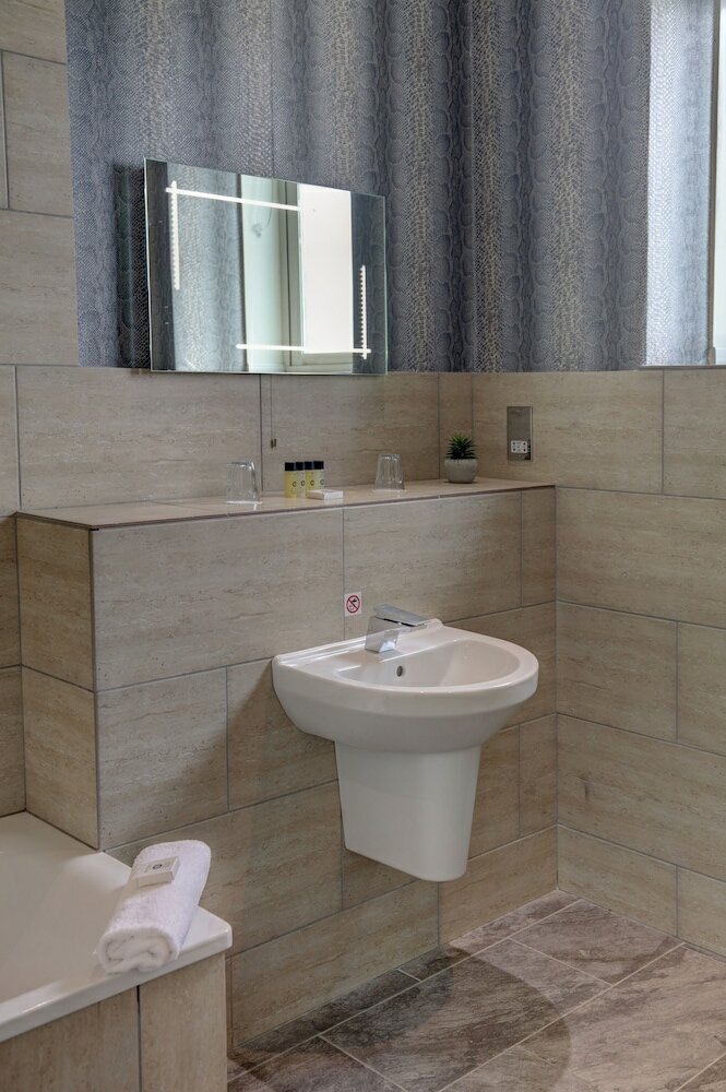 Фото Best Western Edinburgh South Braid Hills Hotel