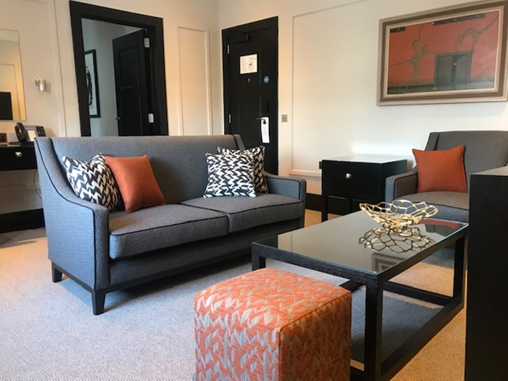 Фото The Chester Hotel