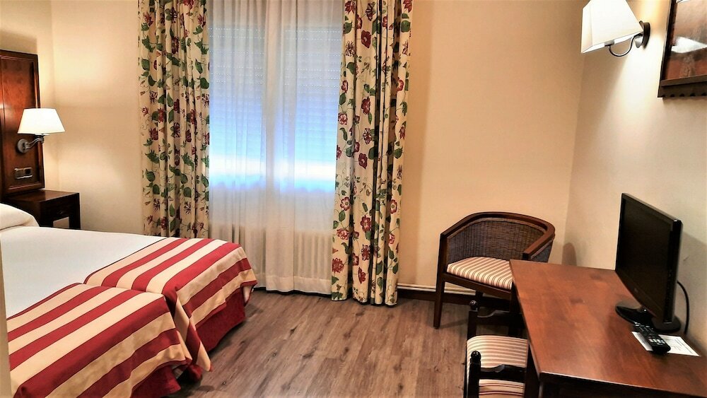 Фото Hotel Urogallo