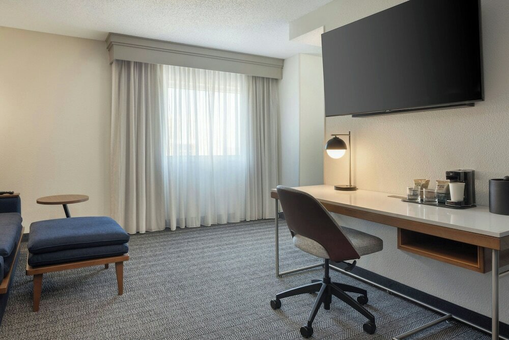 Фото Courtyard by Marriott Little Rock Downtown