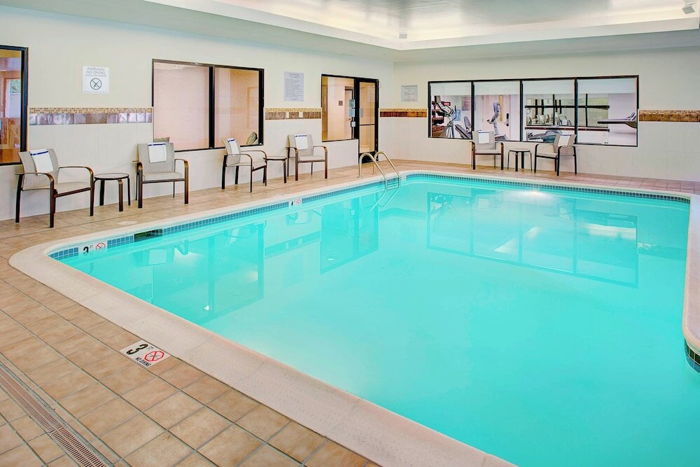 Фото Courtyard by Marriott Richmond Airport