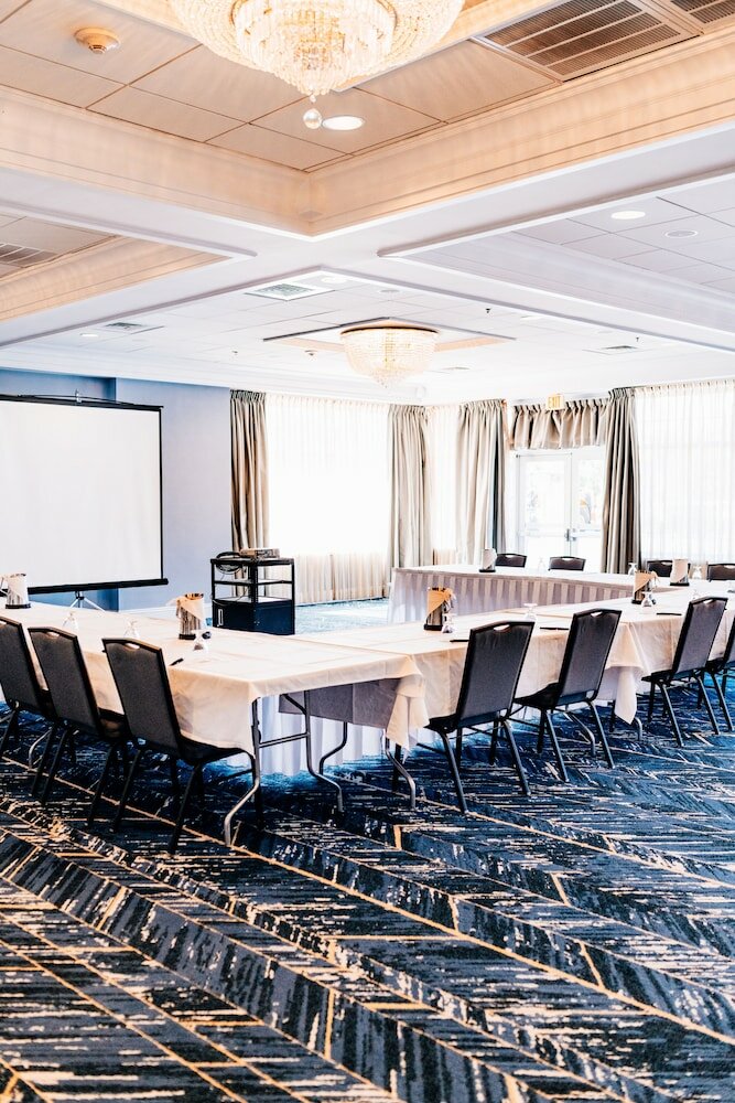 Фото Salem Waterfront Hotel & Suites