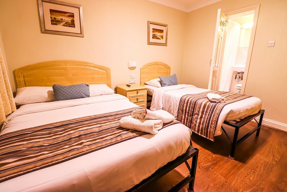 Фото The Fairway Hotel