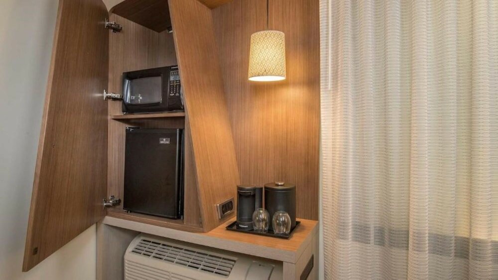 Фото Courtyard by Marriott Wayne Fairfield